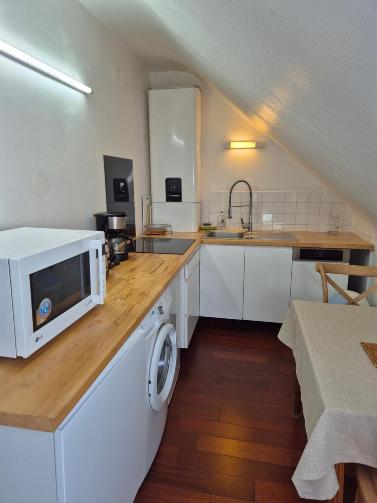 Urban Sunny & Cosy Apartment *